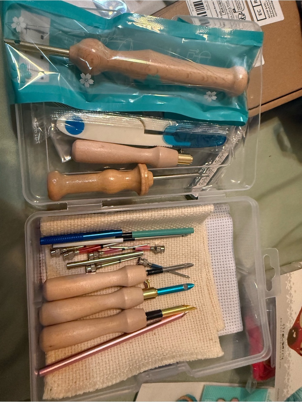 Wood-Handled embroidery punch needle kit